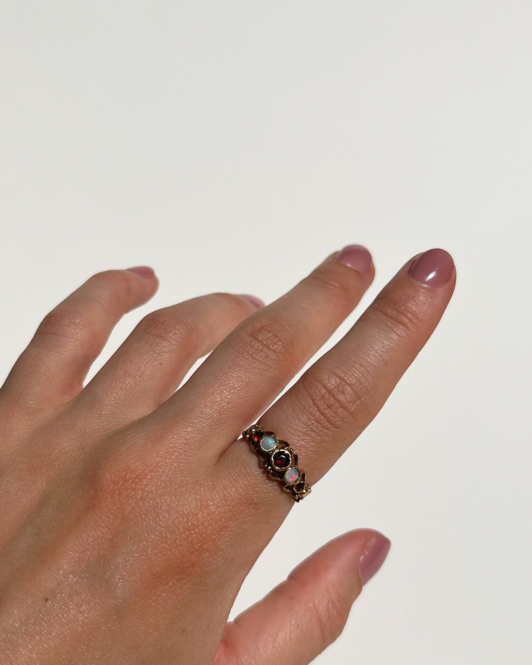 ORNATE GARNET AND OPAL RING, 9CT GOLD