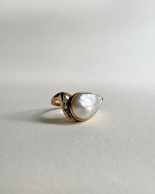 PEAR SHAPED MOTHER OF PEARL AND DIAMOND DRESS RING, 9CT GOLD